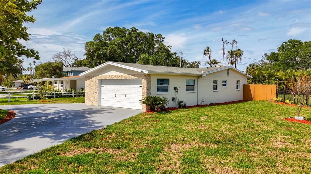 For Sale: $480,000 (3 beds, 2 baths, 1222 Square Feet)