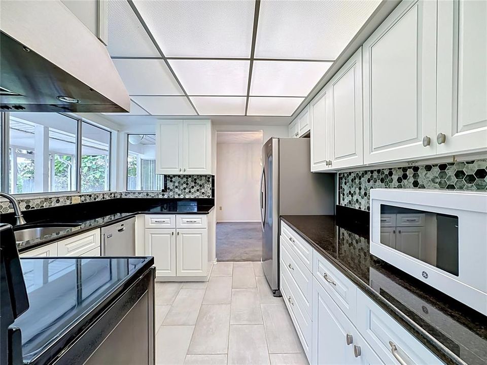 На продажу: $225,000 (2 спален, 2 ванн, 1216 Квадратных фут)