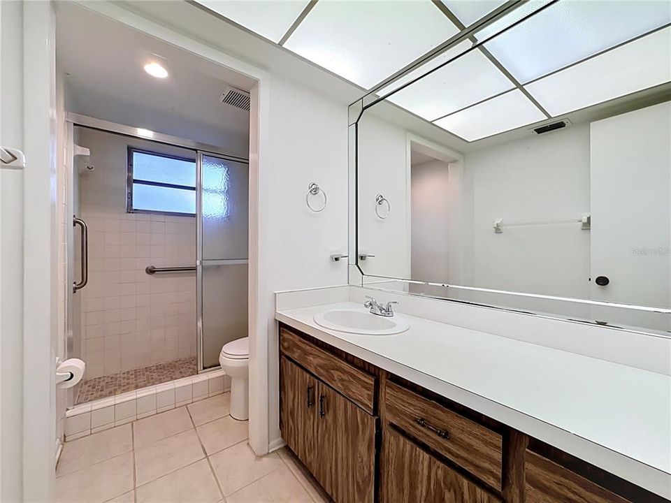 На продажу: $225,000 (2 спален, 2 ванн, 1216 Квадратных фут)