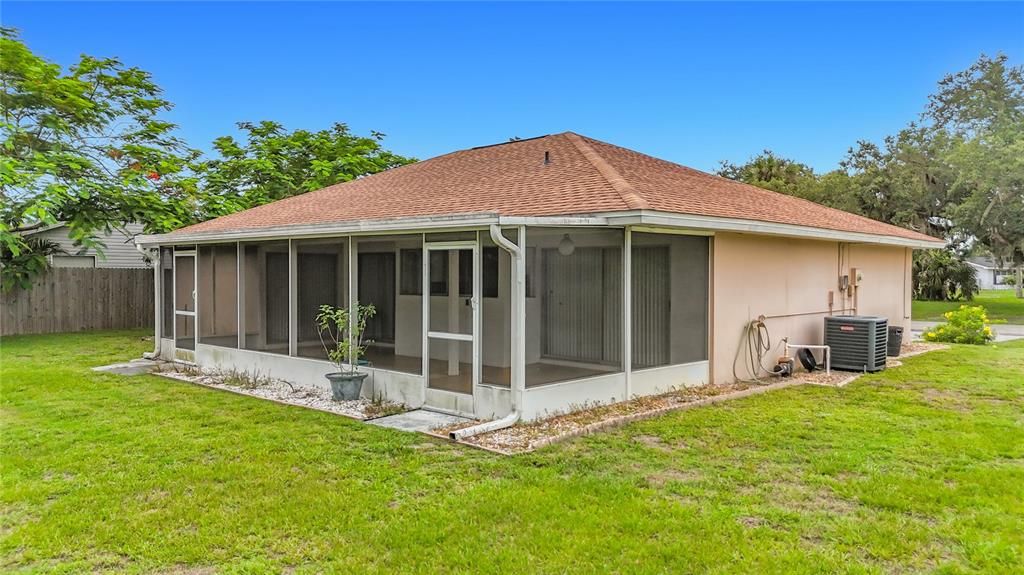 На продажу: $225,000 (2 спален, 2 ванн, 1216 Квадратных фут)
