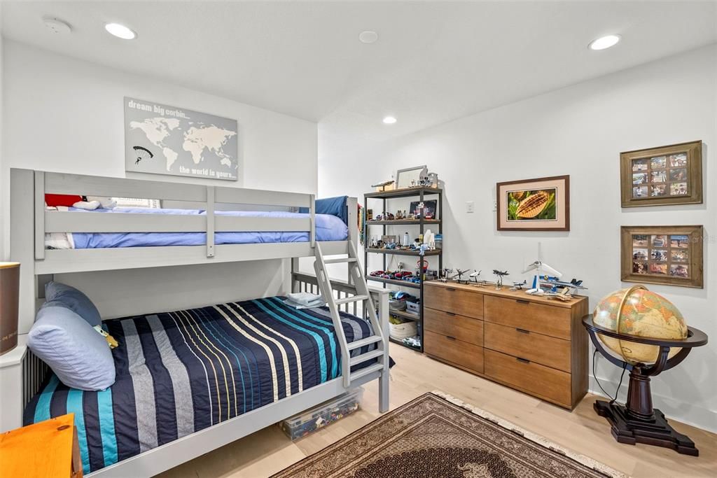 For Sale: $1,050,000 (3 beds, 2 baths, 2360 Square Feet)