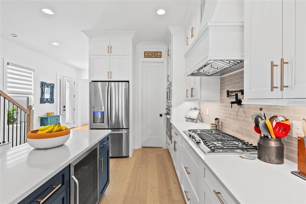 For Sale: $1,050,000 (3 beds, 2 baths, 2360 Square Feet)