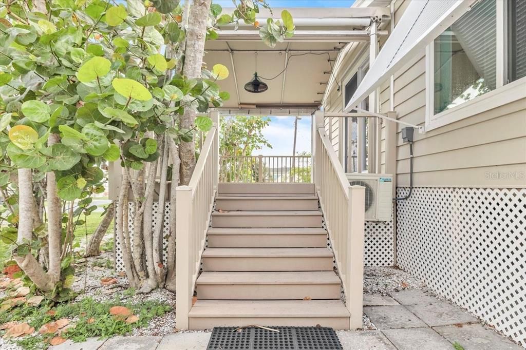 For Sale: $150,000 (2 beds, 2 baths, 768 Square Feet)