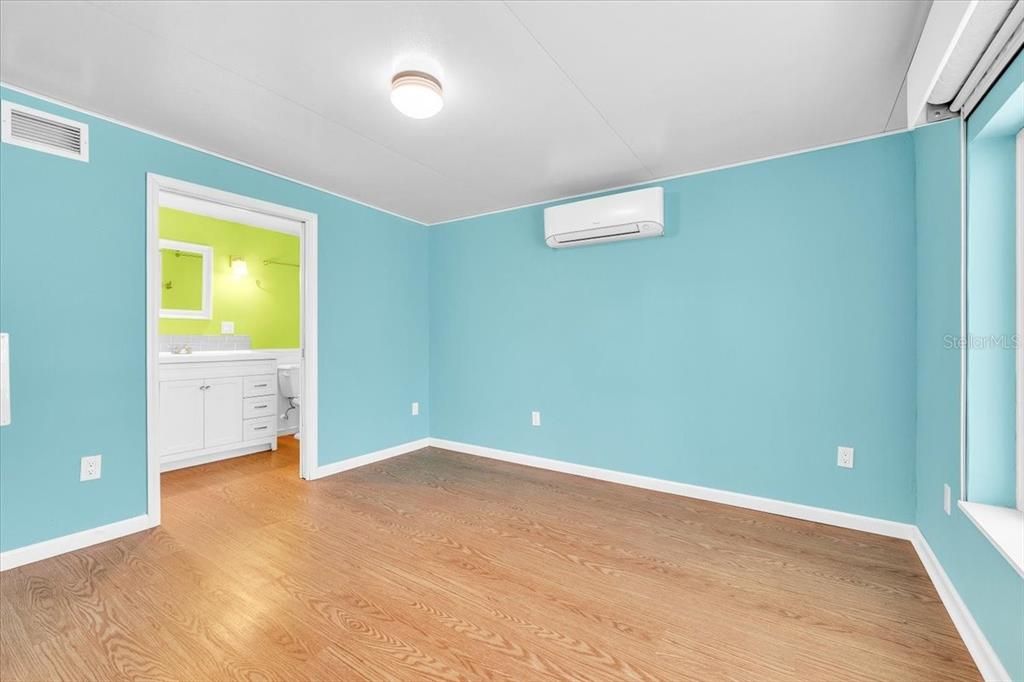For Sale: $150,000 (2 beds, 2 baths, 768 Square Feet)
