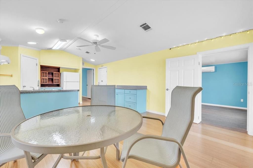 For Sale: $150,000 (2 beds, 2 baths, 768 Square Feet)