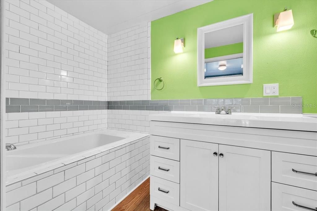 For Sale: $150,000 (2 beds, 2 baths, 768 Square Feet)