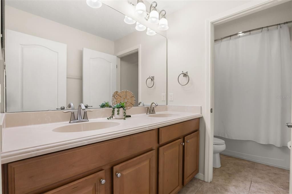 Active With Contract: $419,000 (4 beds, 3 baths, 2784 Square Feet)