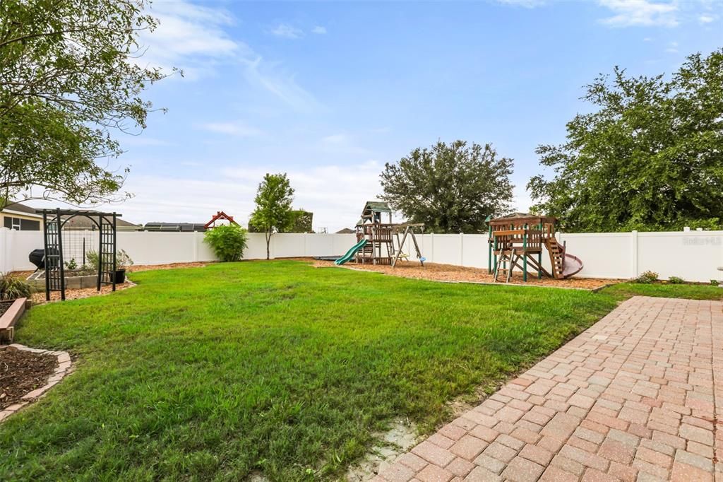 Active With Contract: $419,000 (4 beds, 3 baths, 2784 Square Feet)