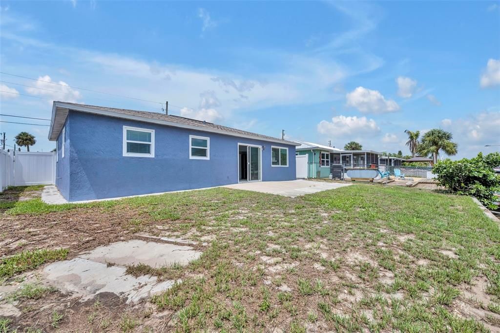 For Sale: $400,000 (2 beds, 1 baths, 1062 Square Feet)