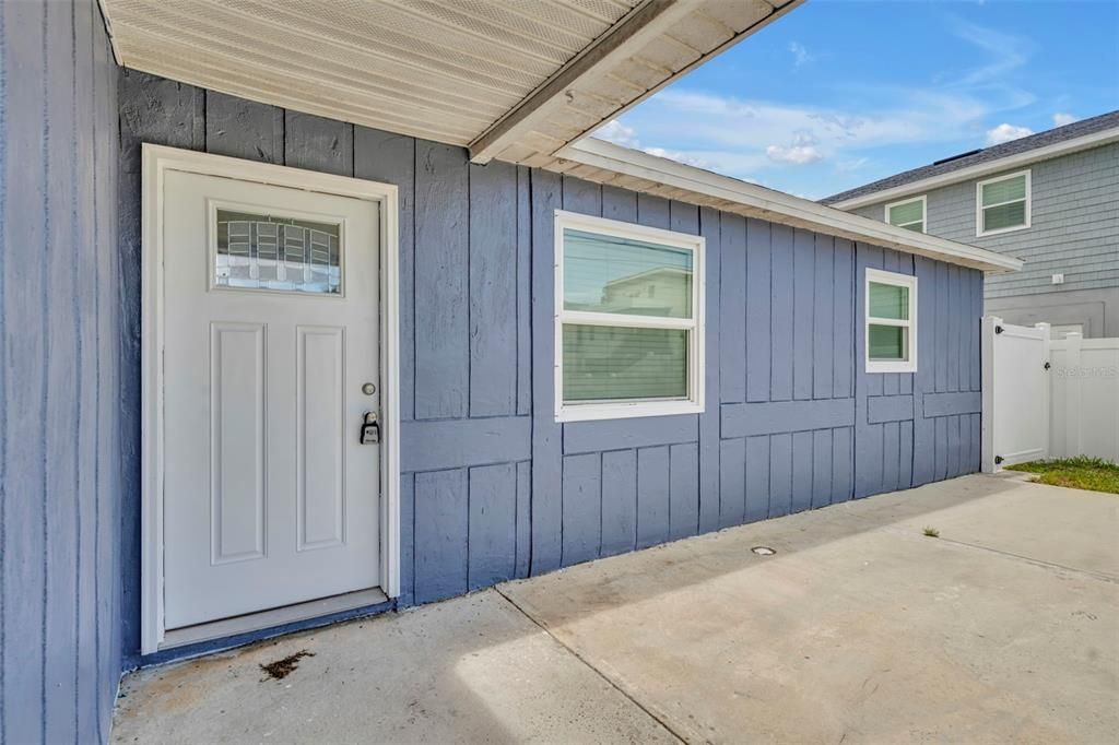 For Sale: $400,000 (2 beds, 1 baths, 1062 Square Feet)
