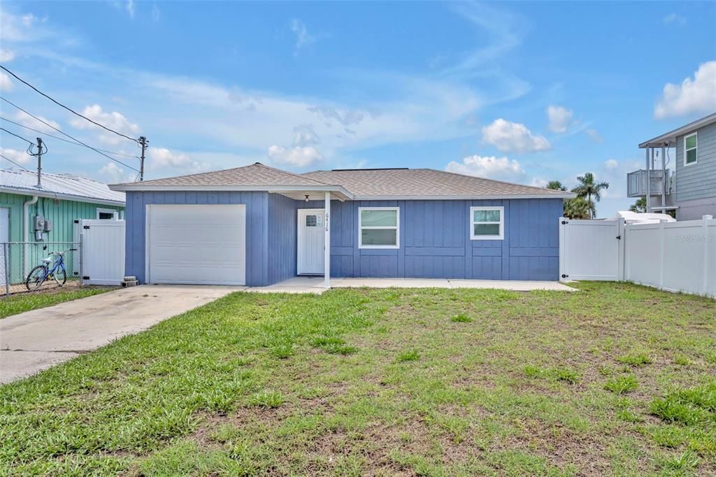 For Sale: $400,000 (2 beds, 1 baths, 1062 Square Feet)