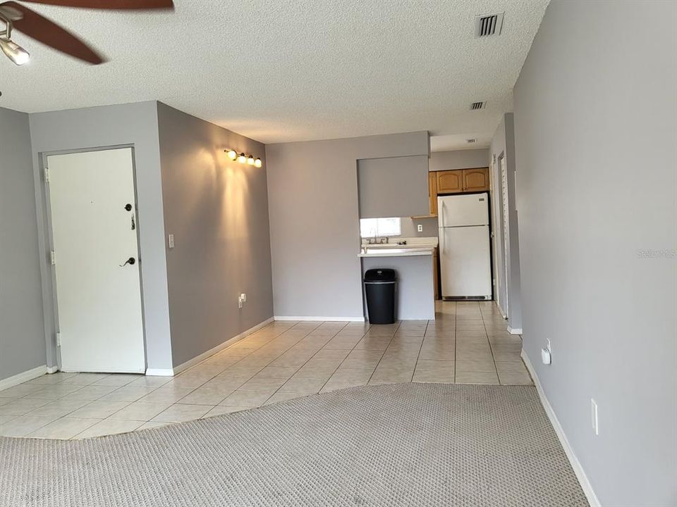 For Sale: $150,000 (2 beds, 1 baths, 912 Square Feet)
