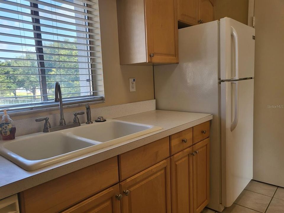 For Sale: $150,000 (2 beds, 1 baths, 912 Square Feet)