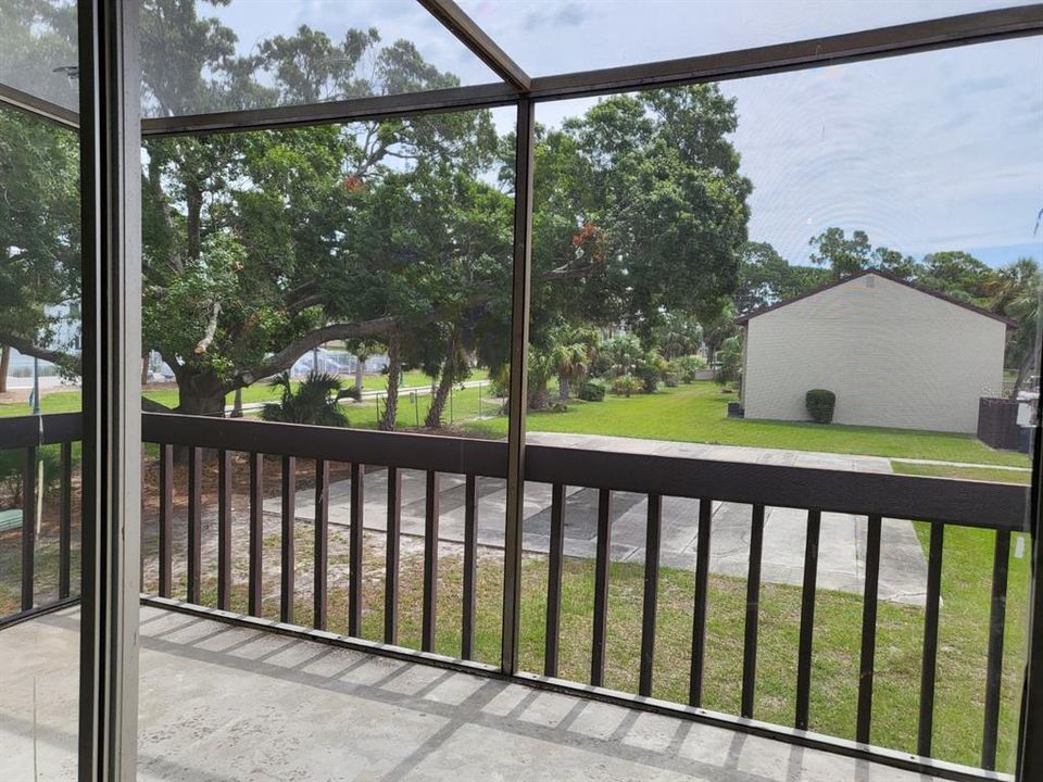 For Sale: $150,000 (2 beds, 1 baths, 912 Square Feet)