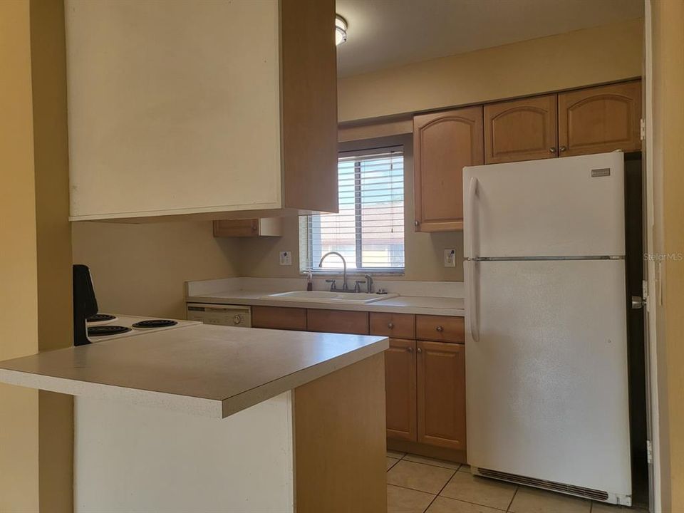 For Sale: $150,000 (2 beds, 1 baths, 912 Square Feet)