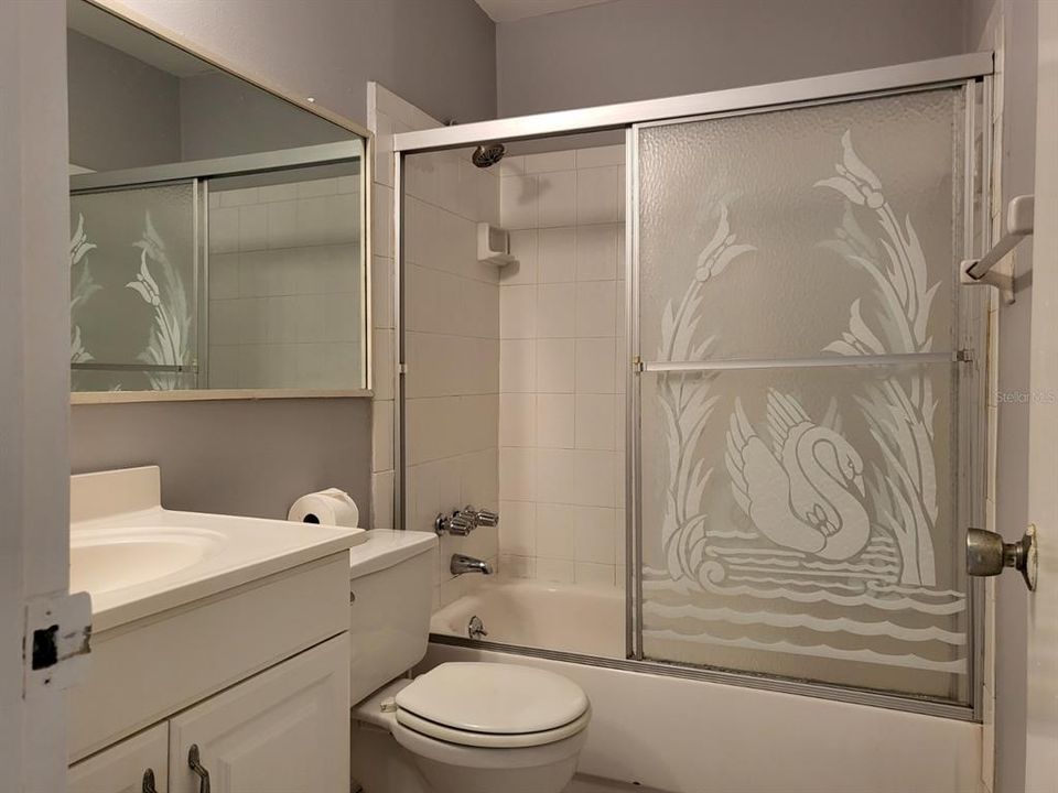 For Sale: $150,000 (2 beds, 1 baths, 912 Square Feet)