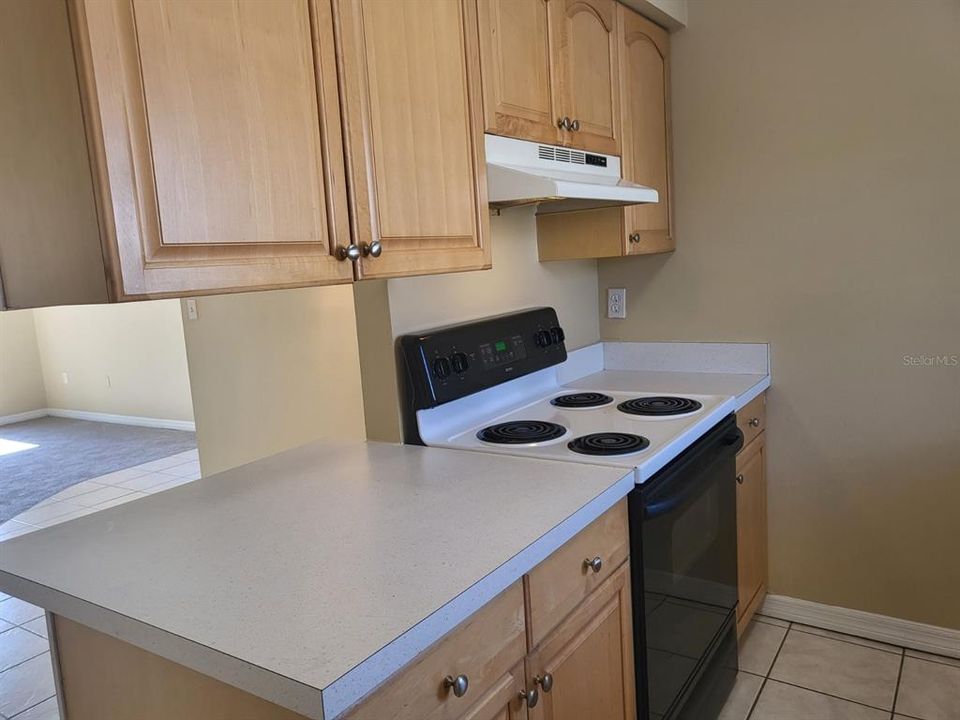 For Sale: $150,000 (2 beds, 1 baths, 912 Square Feet)