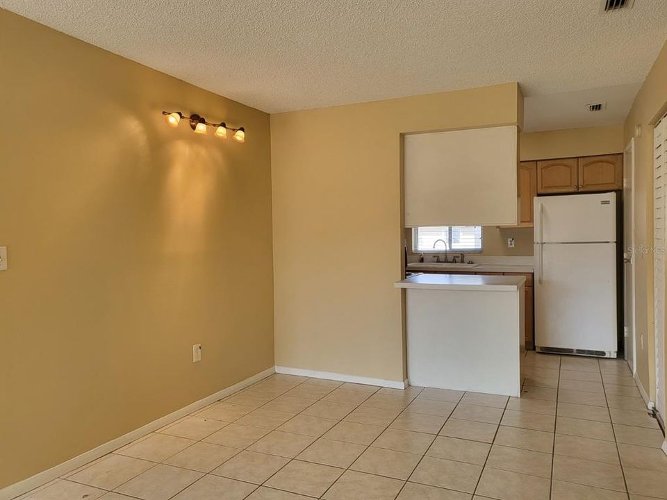 For Sale: $150,000 (2 beds, 1 baths, 912 Square Feet)