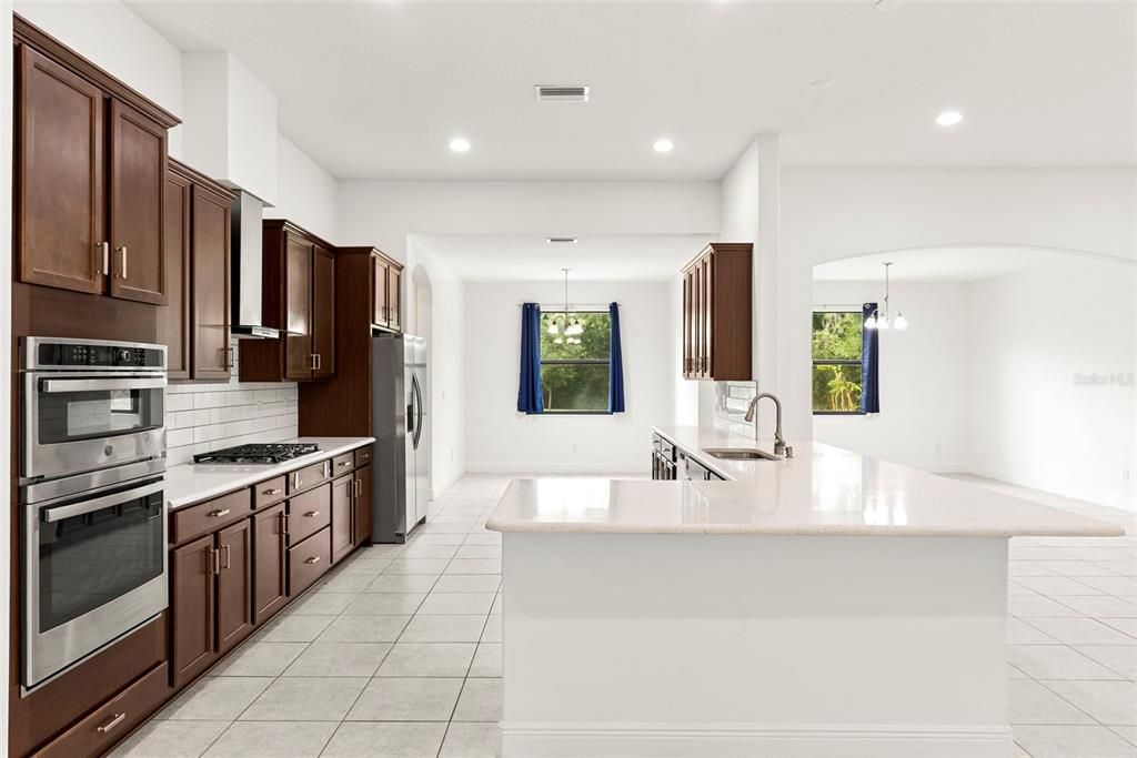 For Sale: $605,000 (4 beds, 3 baths, 2898 Square Feet)