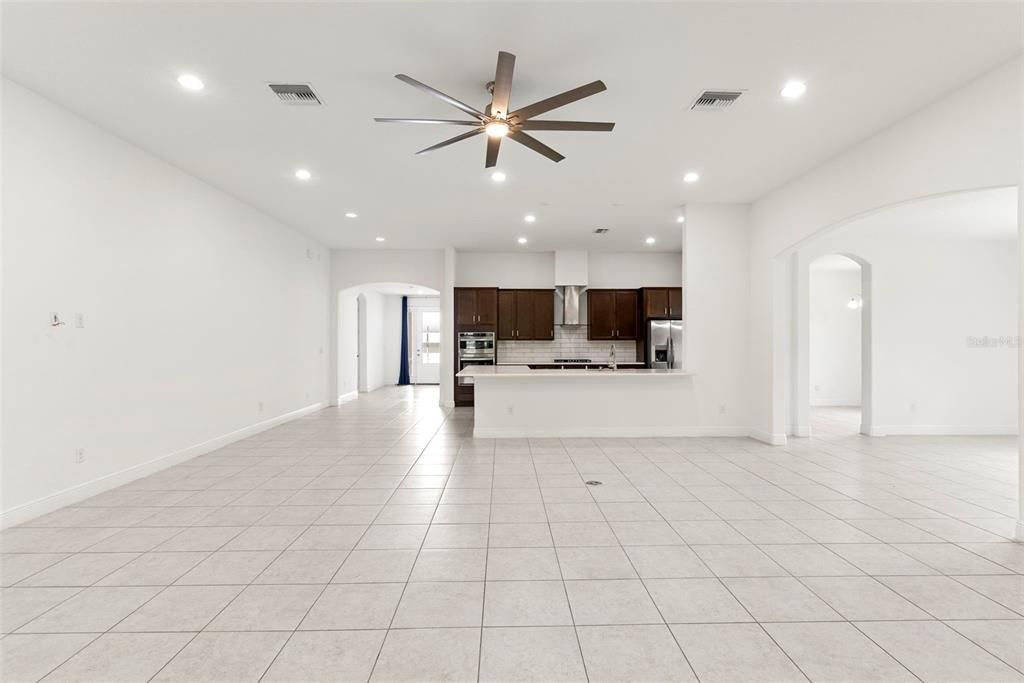 For Sale: $605,000 (4 beds, 3 baths, 2898 Square Feet)