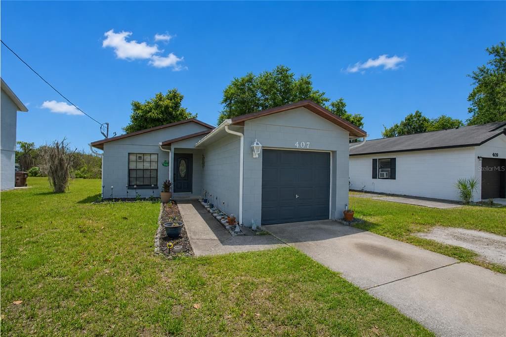 For Sale: $299,000 (3 beds, 2 baths, 1118 Square Feet)