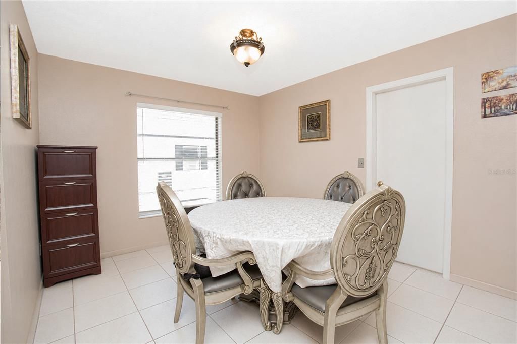 For Sale: $299,000 (3 beds, 2 baths, 1118 Square Feet)
