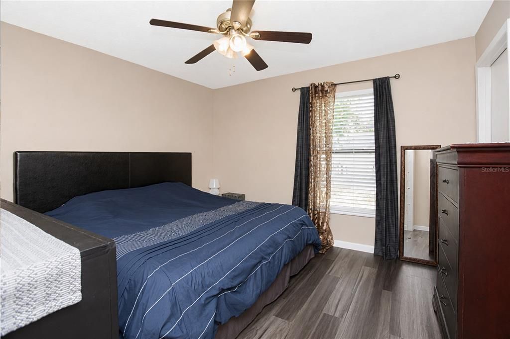 For Sale: $299,000 (3 beds, 2 baths, 1118 Square Feet)