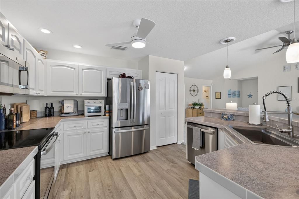 For Sale: $389,900 (2 beds, 2 baths, 1531 Square Feet)