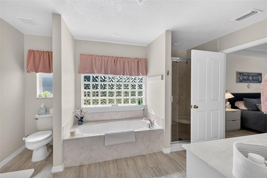 For Sale: $389,900 (2 beds, 2 baths, 1531 Square Feet)