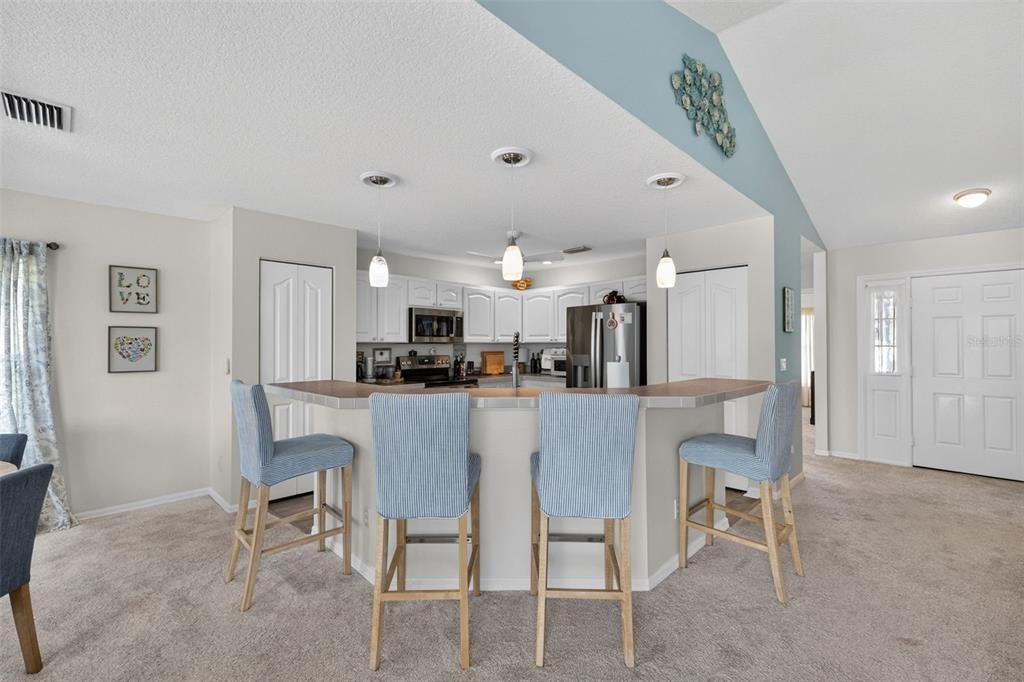 For Sale: $389,900 (2 beds, 2 baths, 1531 Square Feet)