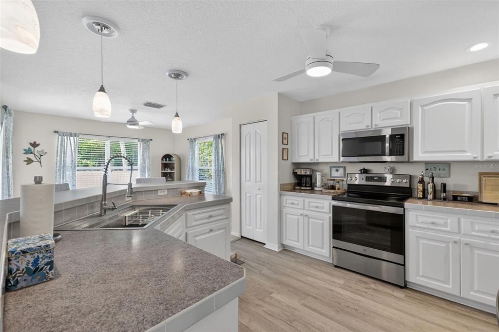 For Sale: $389,900 (2 beds, 2 baths, 1531 Square Feet)