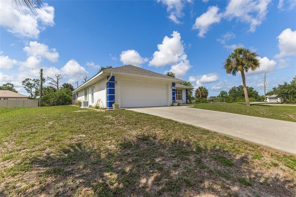 For Sale: $389,900 (2 beds, 2 baths, 1531 Square Feet)