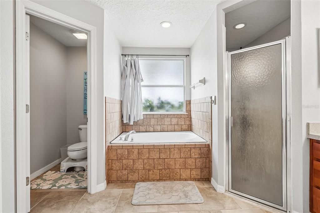 For Sale: $320,000 (3 beds, 2 baths, 1714 Square Feet)
