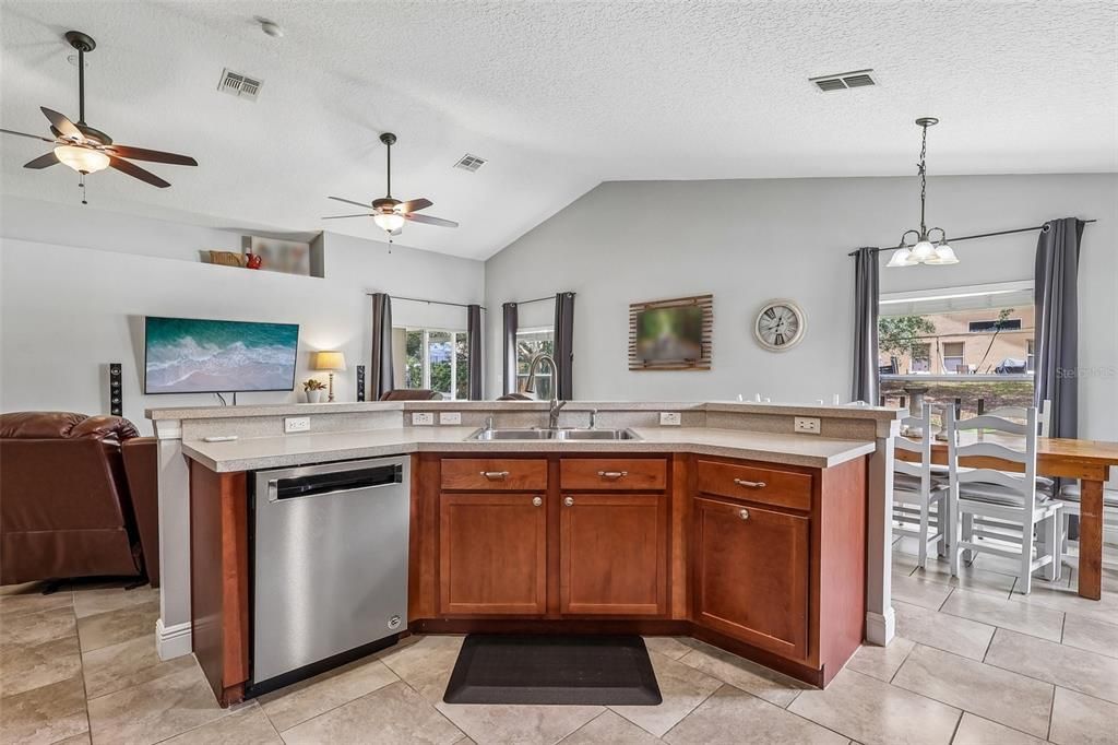 For Sale: $320,000 (3 beds, 2 baths, 1714 Square Feet)