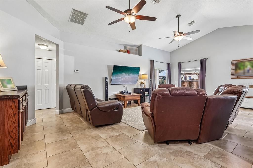 For Sale: $320,000 (3 beds, 2 baths, 1714 Square Feet)