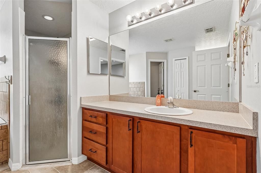 For Sale: $320,000 (3 beds, 2 baths, 1714 Square Feet)