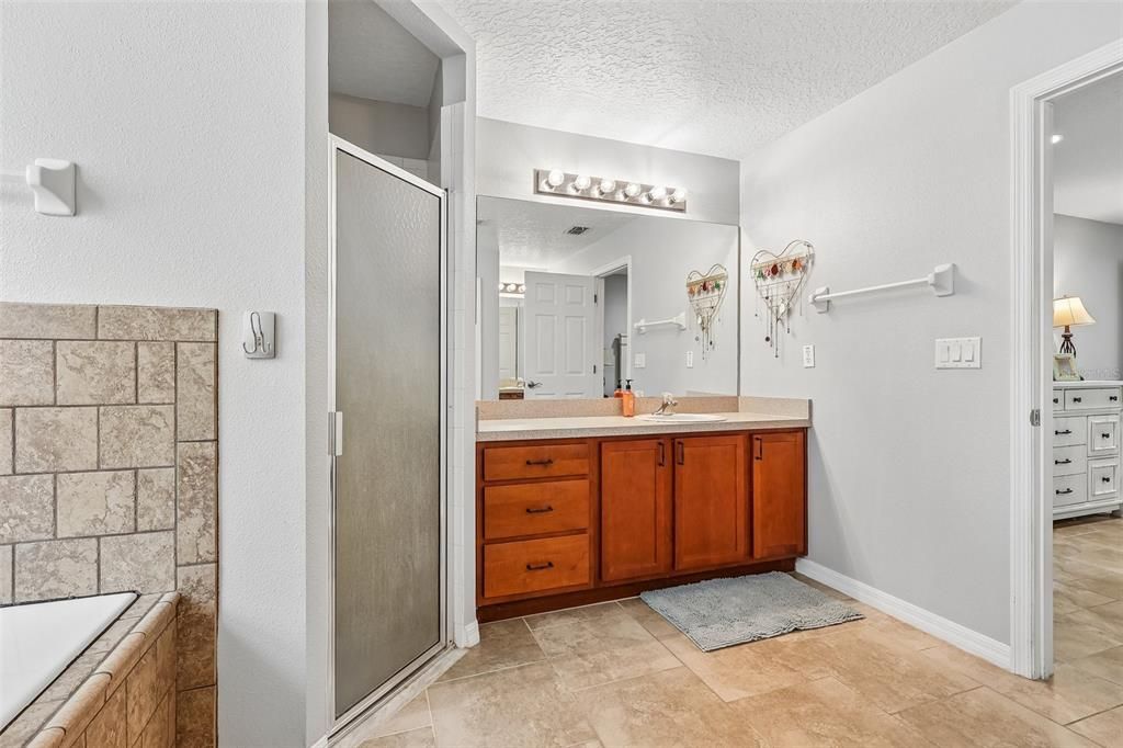 For Sale: $320,000 (3 beds, 2 baths, 1714 Square Feet)