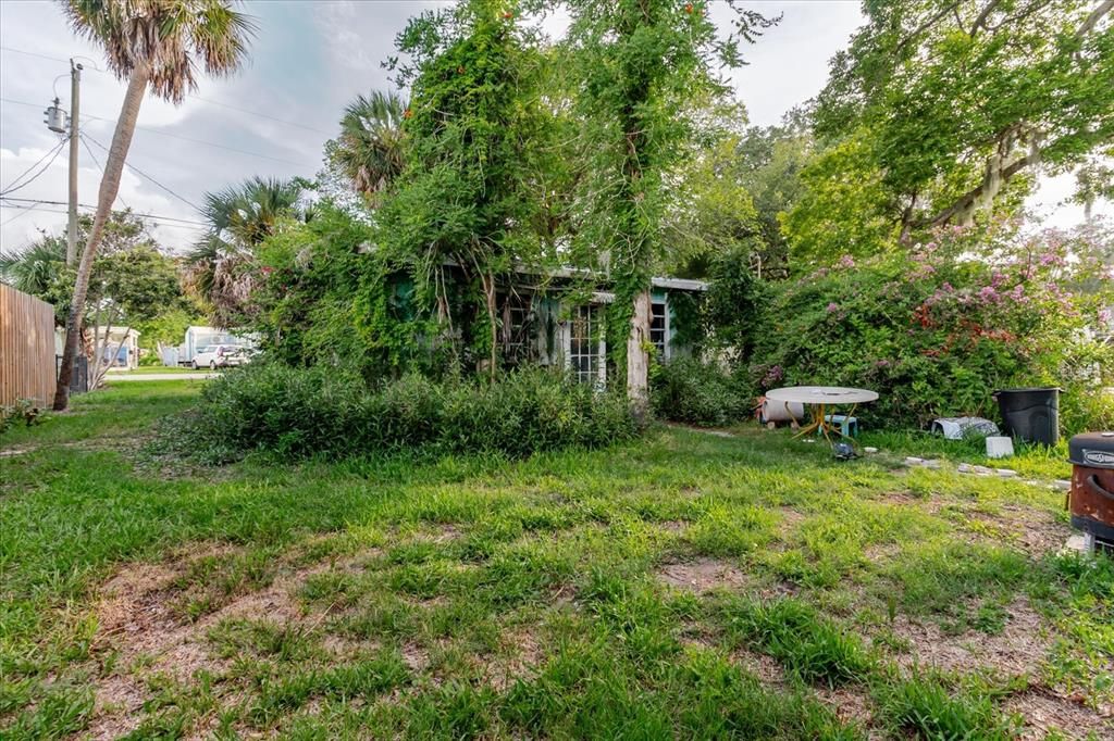 For Sale: $266,000 (1 beds, 1 baths, 625 Square Feet)