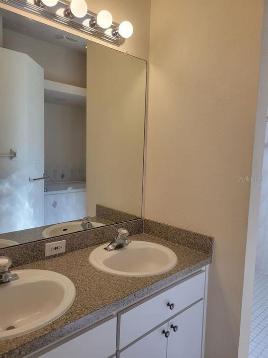 В аренду: $2,295 (3 спален, 2 ванн, 1744 Квадратных фут)