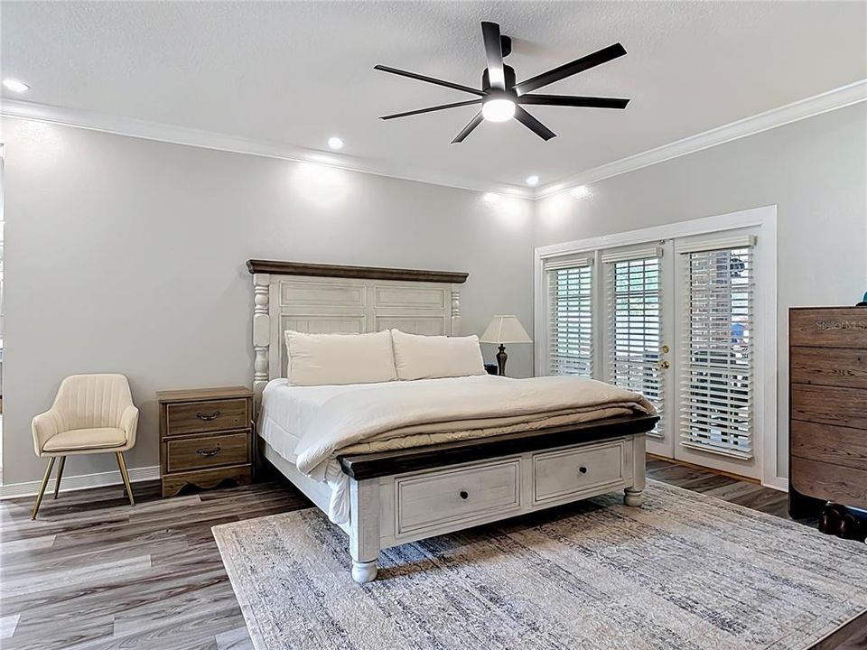 For Sale: $999,000 (5 beds, 4 baths, 3802 Square Feet)