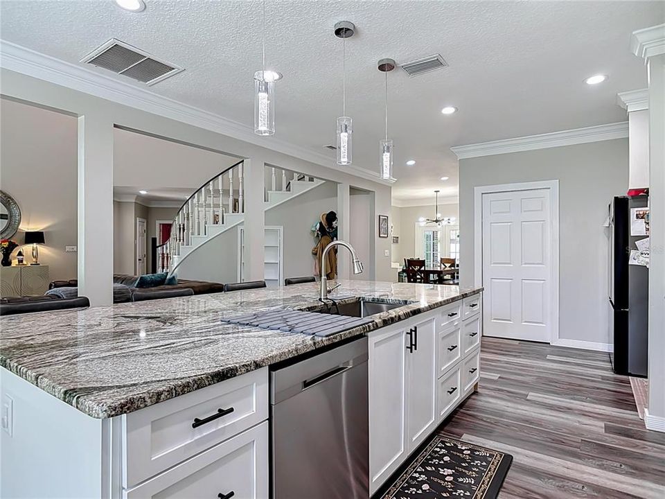 For Sale: $999,000 (5 beds, 4 baths, 3802 Square Feet)