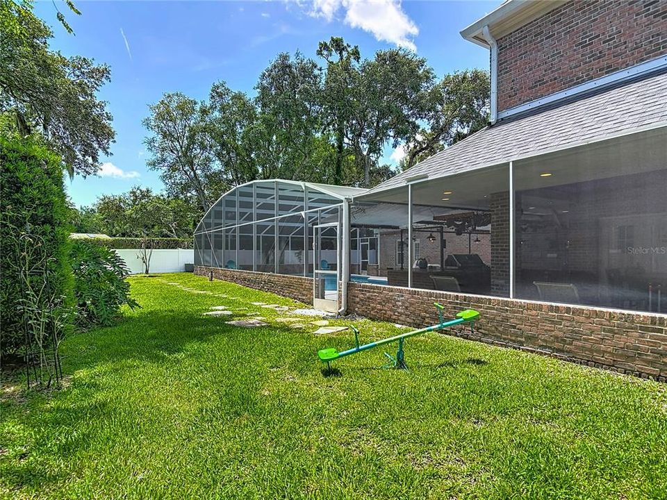 For Sale: $999,000 (5 beds, 4 baths, 3802 Square Feet)