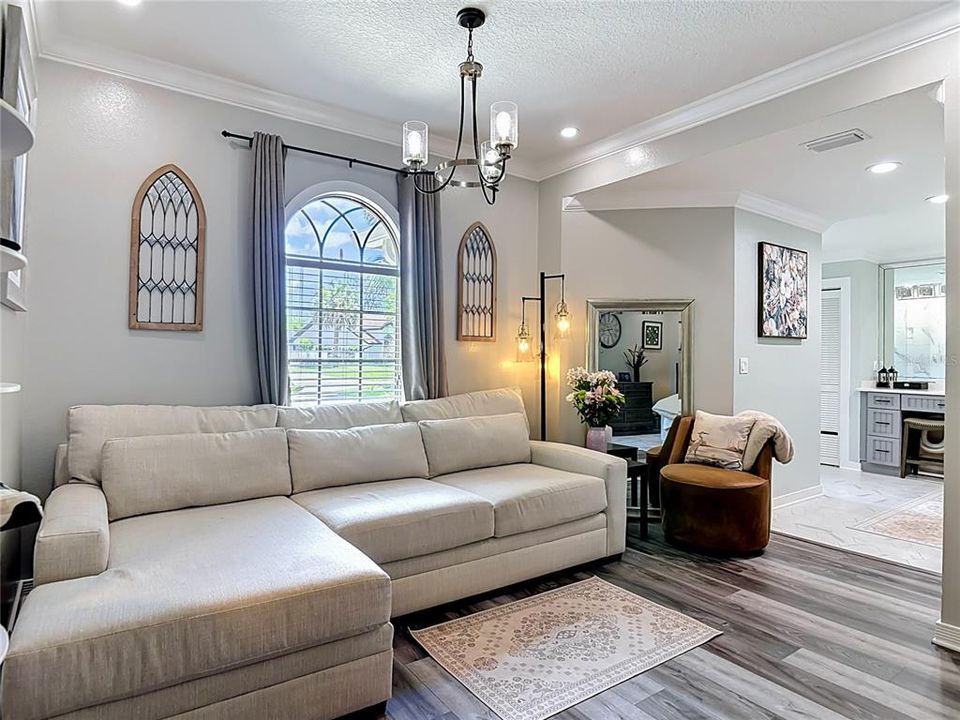 For Sale: $999,000 (5 beds, 4 baths, 3802 Square Feet)