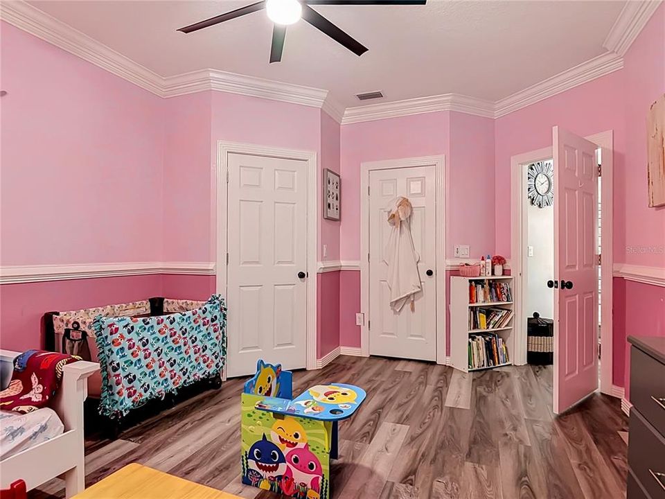 For Sale: $999,000 (5 beds, 4 baths, 3802 Square Feet)