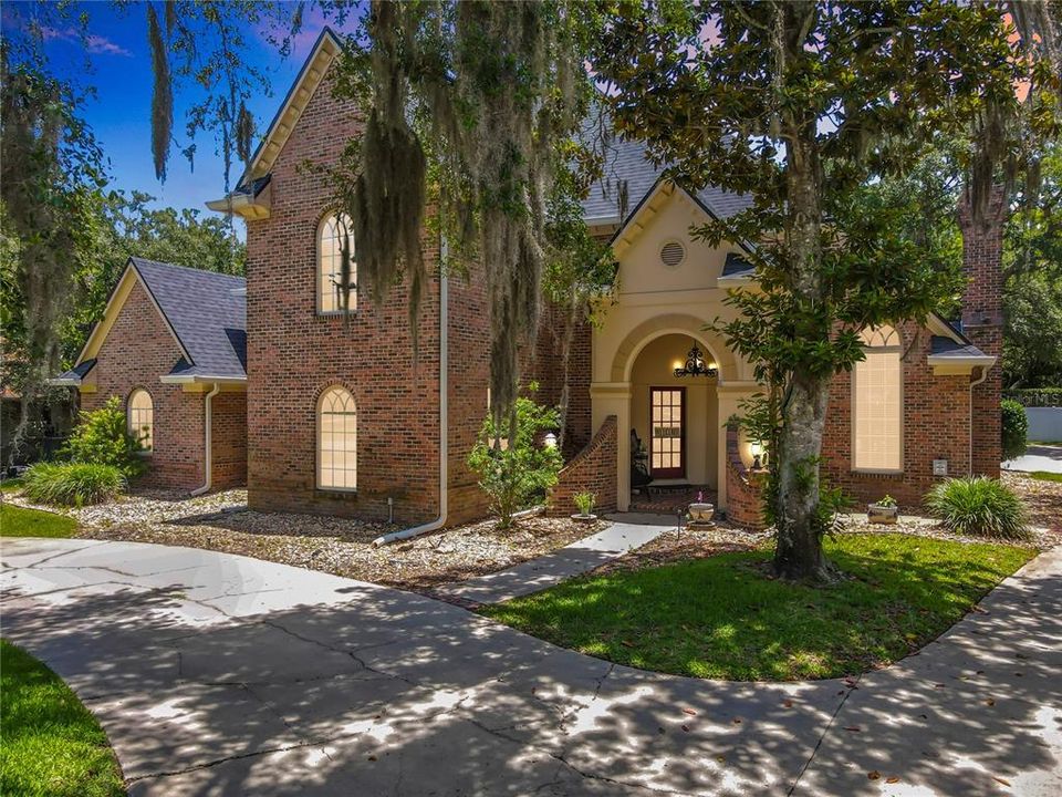 For Sale: $999,000 (5 beds, 4 baths, 3802 Square Feet)