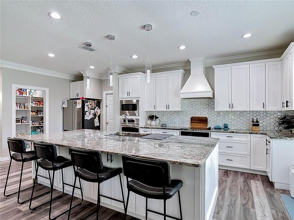 For Sale: $999,000 (5 beds, 4 baths, 3802 Square Feet)