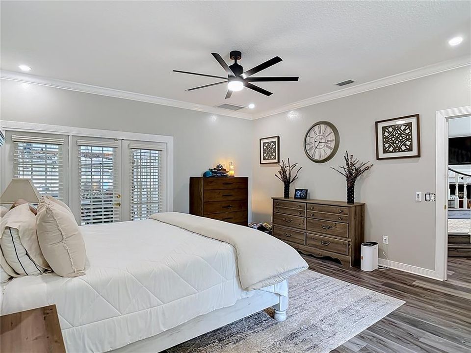 For Sale: $999,000 (5 beds, 4 baths, 3802 Square Feet)