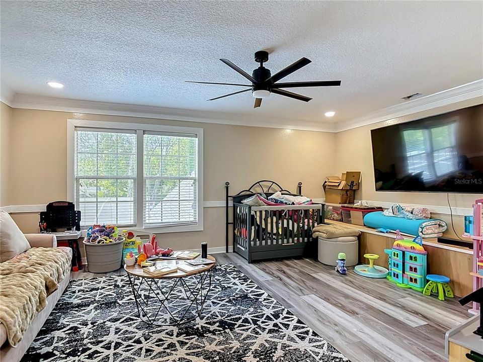 For Sale: $999,000 (5 beds, 4 baths, 3802 Square Feet)
