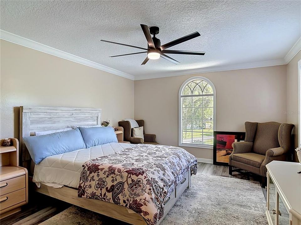 For Sale: $999,000 (5 beds, 4 baths, 3802 Square Feet)