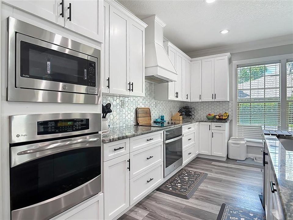For Sale: $999,000 (5 beds, 4 baths, 3802 Square Feet)